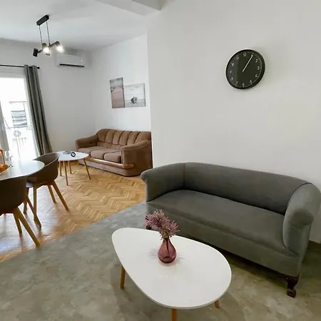 Apartment Gorgeous Renovated Apt. Close To Metro And Cultural Sites!
