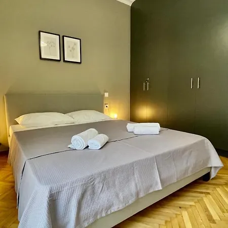 Apartment Gorgeous Renovated Apt. Close To Metro And Cultural Sites! *