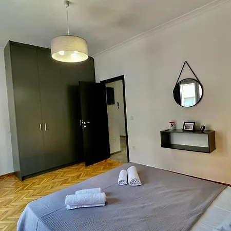 Gorgeous Renovated Apt. Close To Metro And Cultural Sites! Apartment
