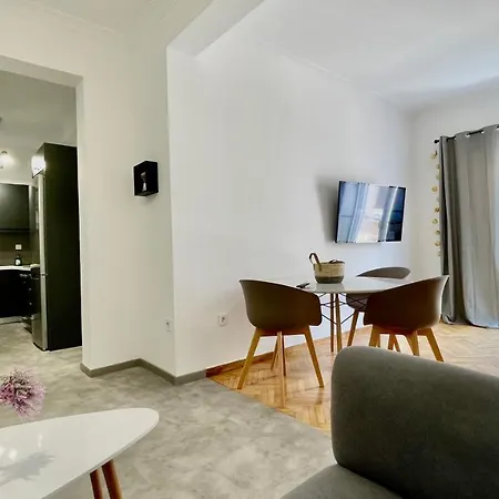 Gorgeous Renovated Apt. Close To Metro And Cultural Sites! Apartment *