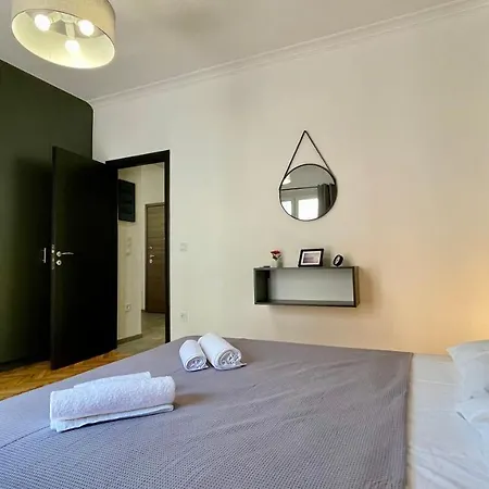 Gorgeous Renovated Apt. Close To Metro And Cultural Sites! Apartment *