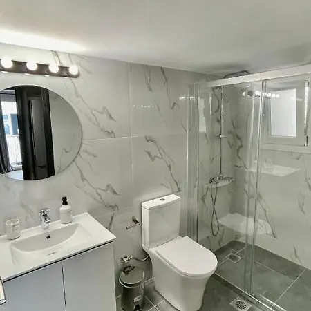 Apartment Gorgeous Renovated Apt. Close To Metro And Cultural Sites! *